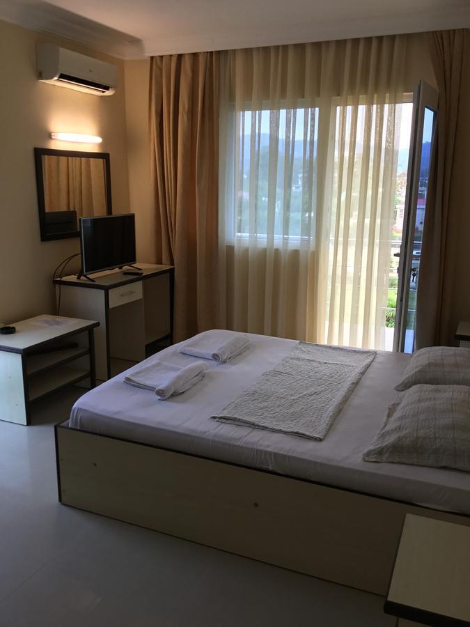 Sunny Land Hotel Чакви Екстериор снимка
